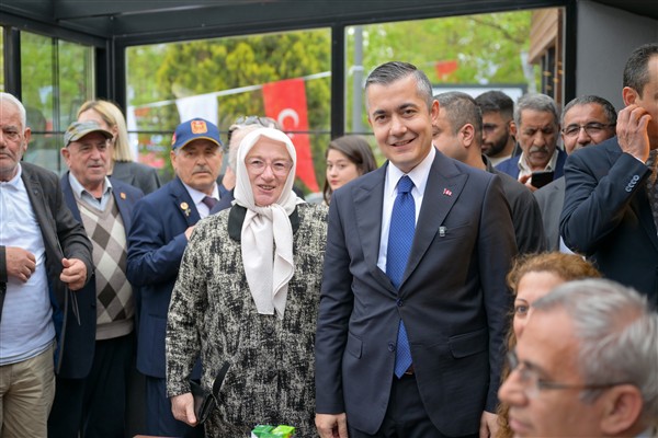 Esenyurt’un ilk emekli evi hizmete açıldı<