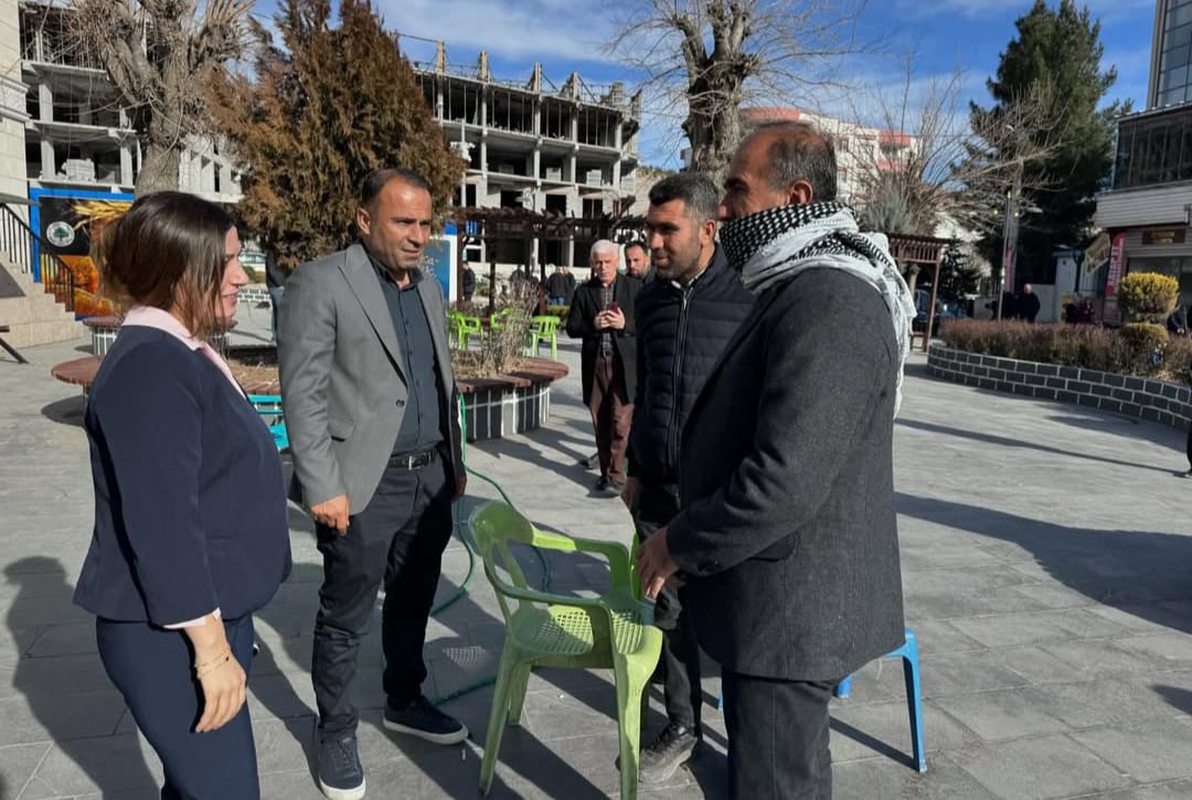 Mazıdağı Belediyesi Eş Başkanları esnaf ve vatandaşlarla bir araya geldi<