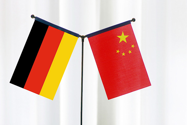 Çin ve Almanya başbakanları bir araya geldi<