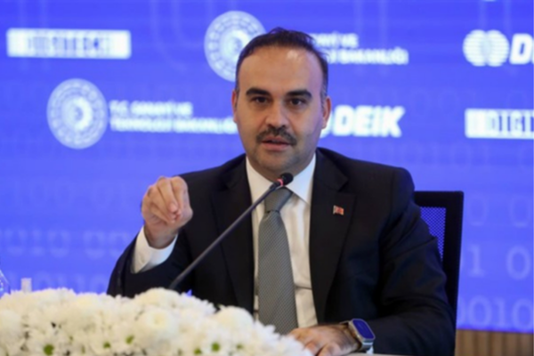 Bakan Kacır gençlerle bir araya geldi <