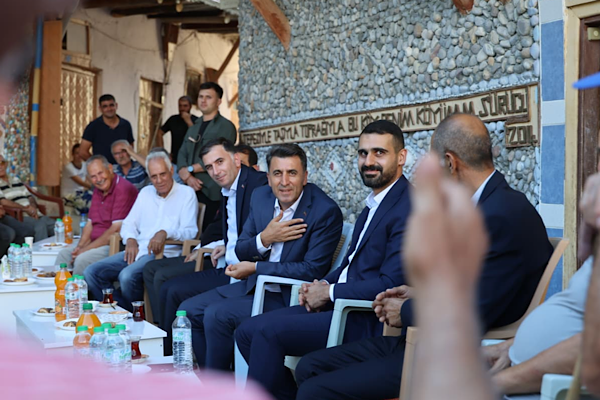 Vali Aygöl, 300 yıllık konutlarda incelemeler yaptı<