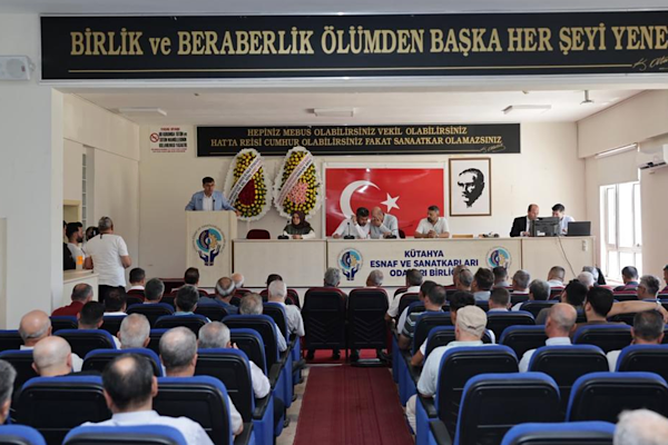 Başkan Kahveci, Özel Halk Otobüsleri Kooperatifi Mali Genel Kurulu’na katıldı<