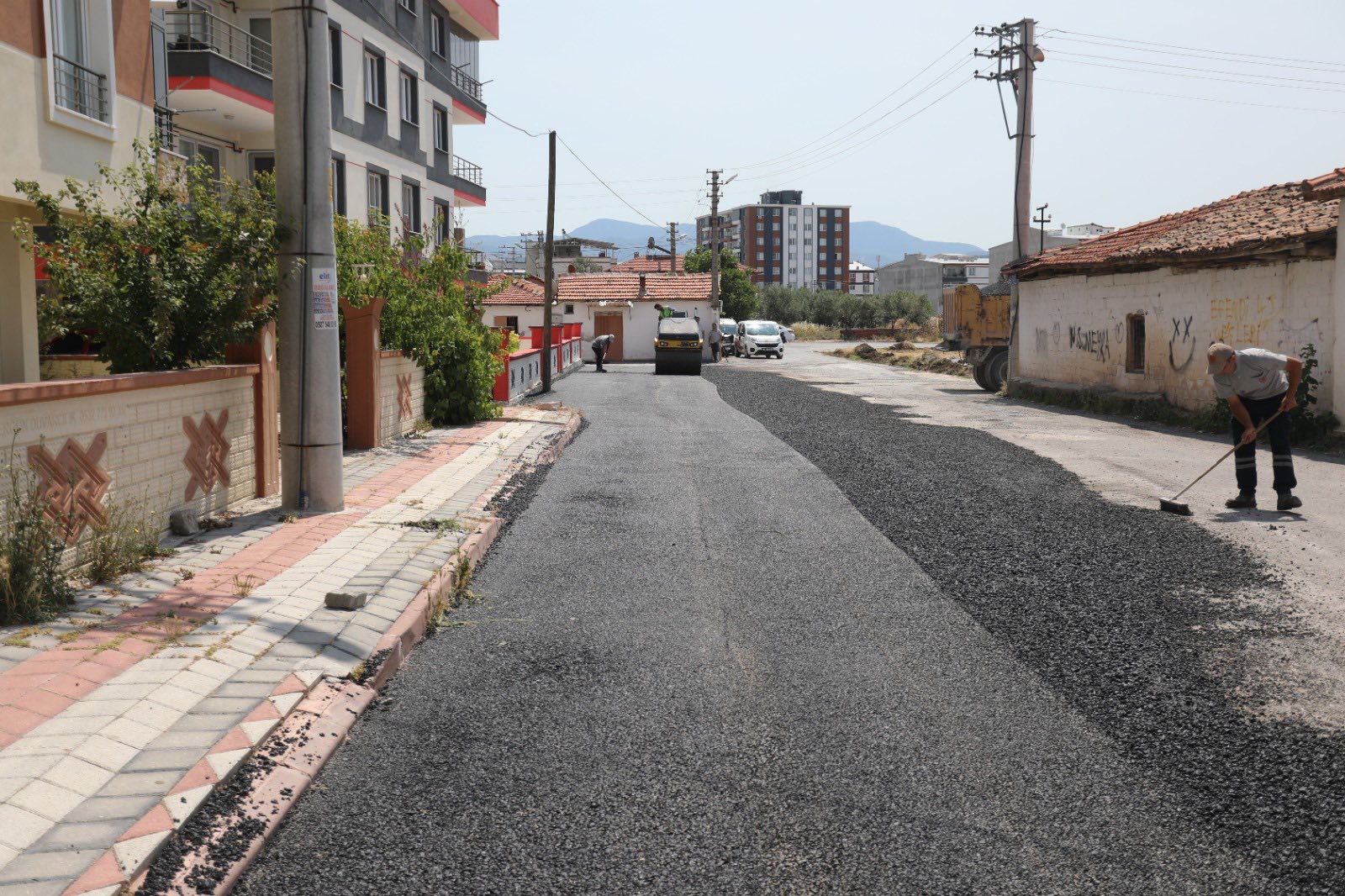 Akhisar Belediyesi'nden asfalt çalışması<