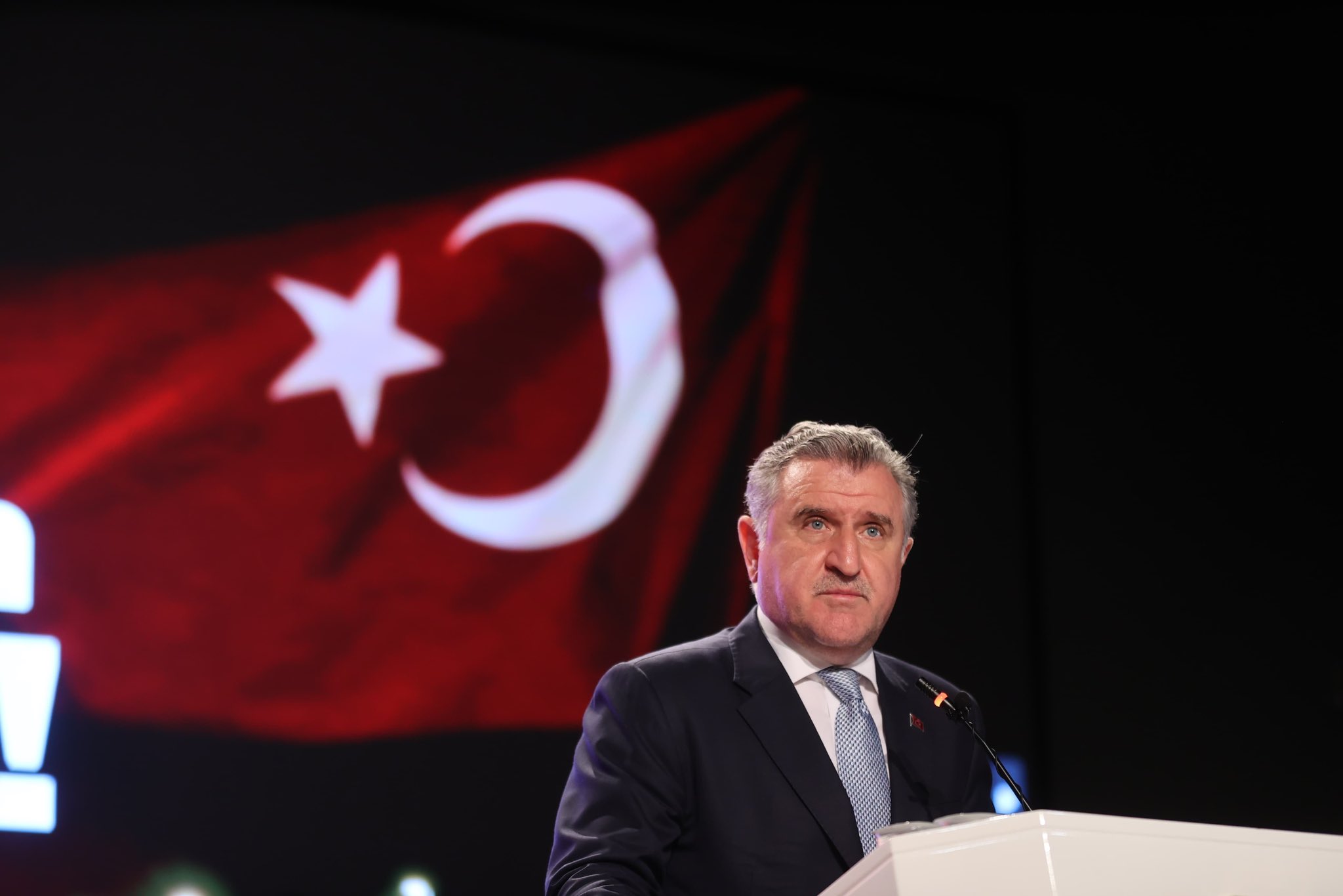 Bakan Bak’tan Gençlerbirliği için tebrik mesajı <
