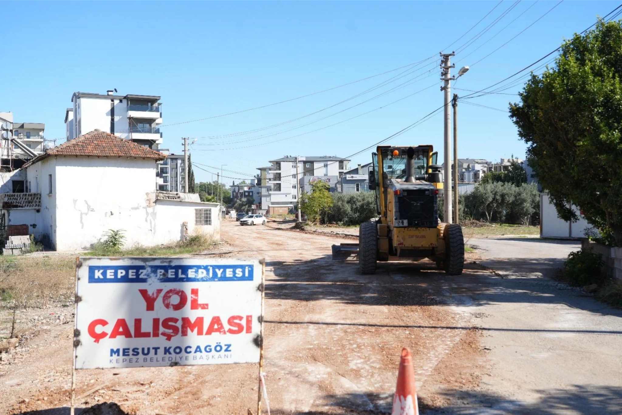 Kepez'de bozulan yollar yenileniyor