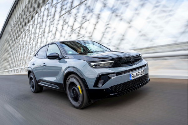 Opel’in En Hızlı Elektriklisi Mokka GSE Türkiye’de<