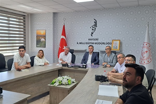 Kayseri Büyükşehir Belediyesi'nden eğitimcilere kartal kavşağı sunumu