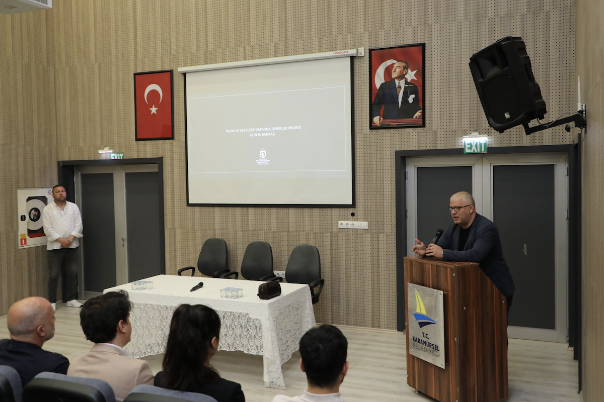 Karamürsel'de meclis üyelerine kentsel dönüşüm eğitimi verildi<