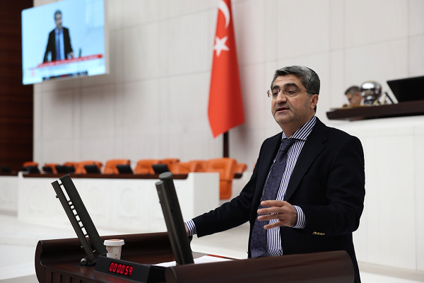 Ekmen: Bu sabah yine Türk Tipi Başkanlık Sistemi’nin bir örneğiyle uyandık