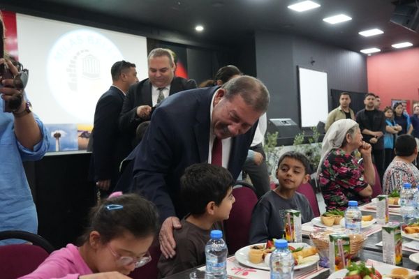 Başkan Topuz’dan özel bireylerle bir araya geldi<