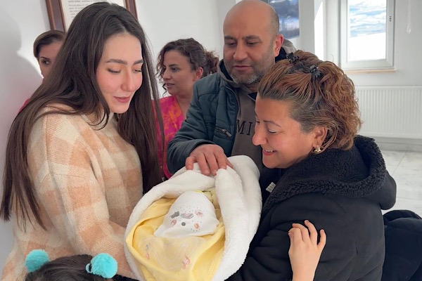 Geçici Koruyucu Aile modelinin 100’üncü bebeği, ailesine kavuştu<
