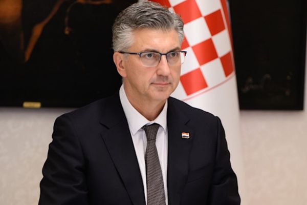 Plenkovic: Azınlık bölgelerindeki altyapı projeleri için 62 sözleşme imzalandı<