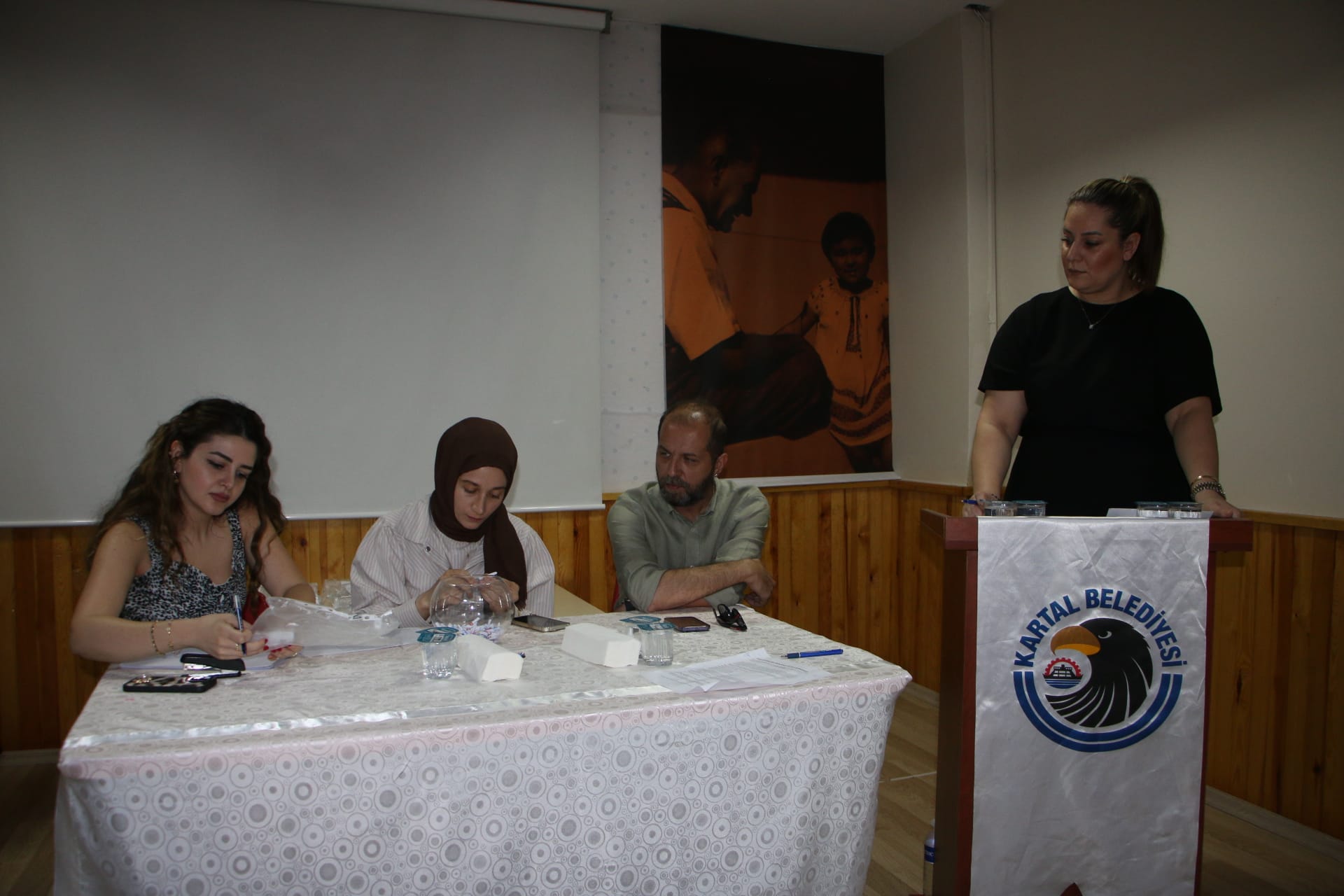 Kartal’da kreş kayıtları için noter huzurunda kura çekildi<
