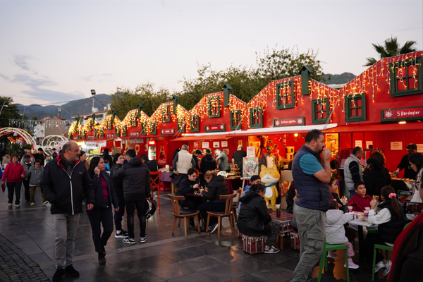 Marmaris Yeni Yıl Festivali devam ediyor<