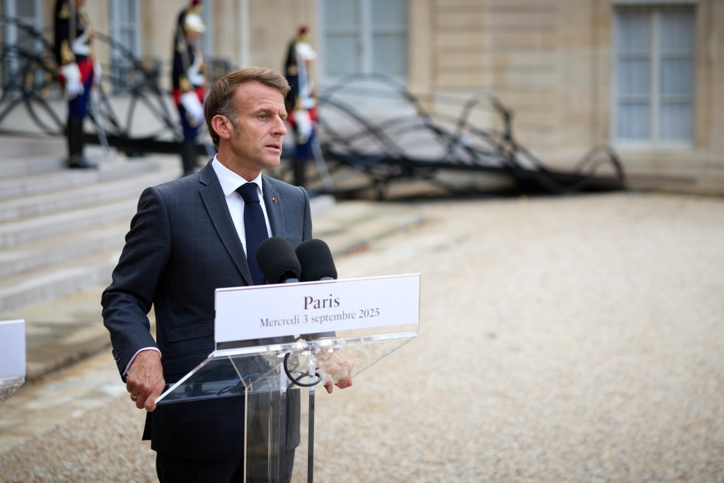 Macron: Cesaretle direnen Ukrayna halkının yanında durmaya devam edeceğiz<