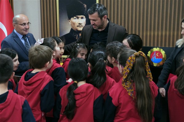 Kılavuzlar İlkokulu öğrencilerinden Başkan Çetinkaya’ya ziyaret