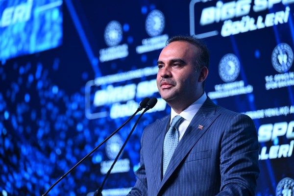 Bakan Kacır: Merhum Özdemir Bayraktar bir “Akıncı” idi<