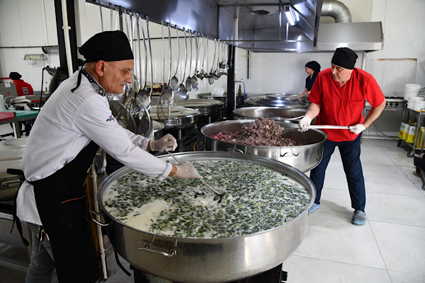 Osmaniye’de Ramazan boyunca günlük 10 bin kişilik iftar yemeği veriliyor<