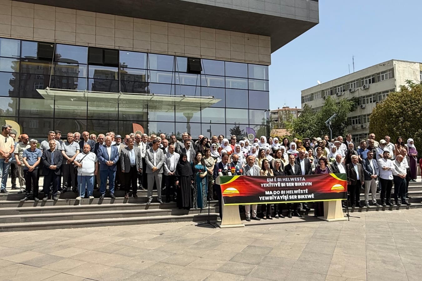 Eş Başkan Hatun, Demokratik Birlik İnisiyatifi’nin basın açıklamasına katıldı<
