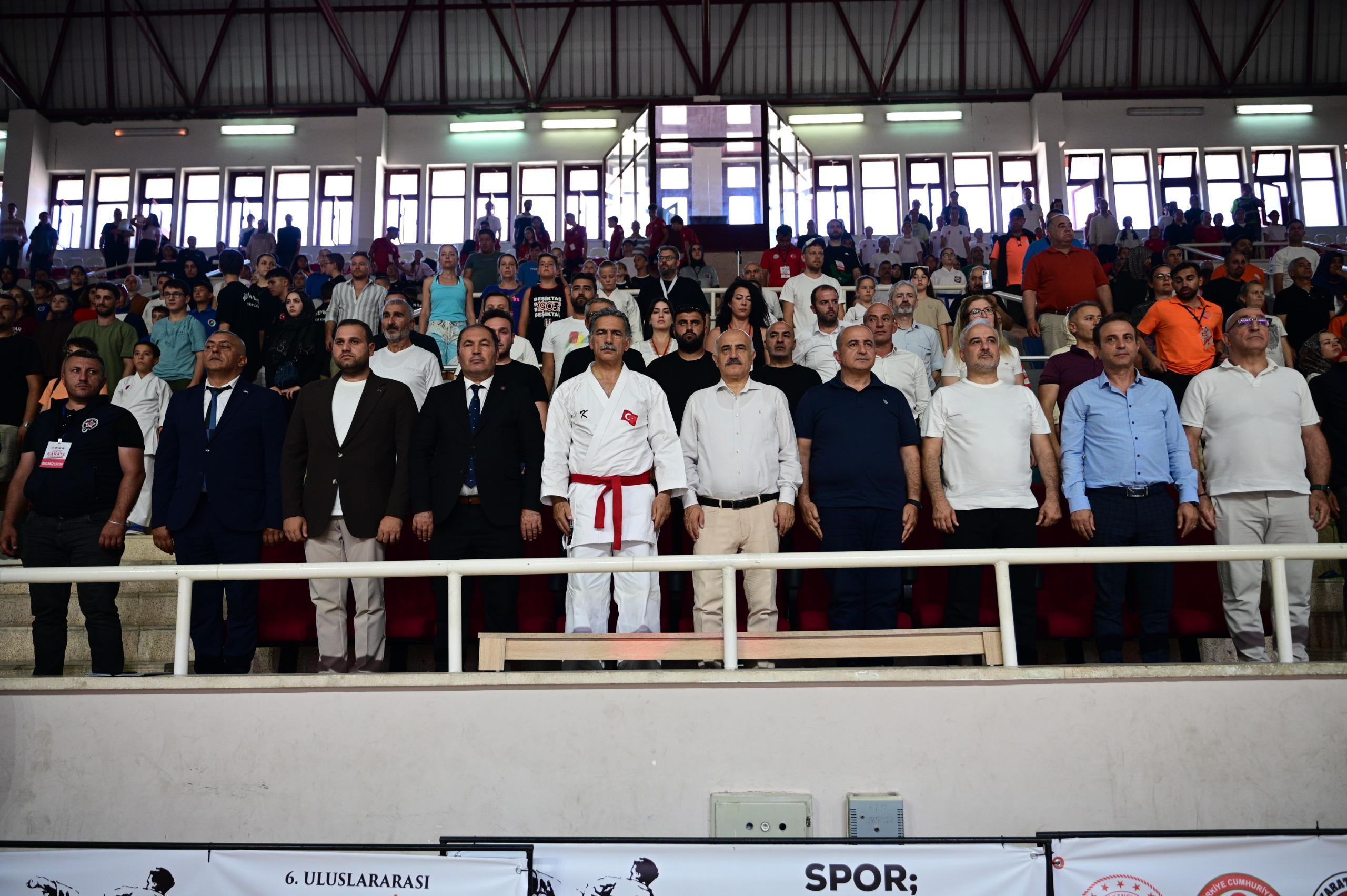 Gemlik Uluslararası Karate Turnuvası başladı<