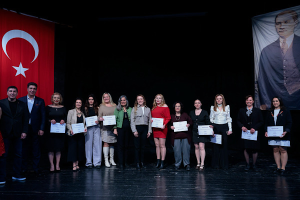 Konak’ta Yaşlılara Saygı Haftası kapsamında sergi ve gösteri programı düzenlendi<