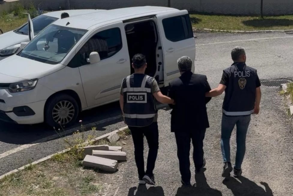 Kars’ta yakın akrabayı öldürme suçundan aranan şahıs yakalandı<