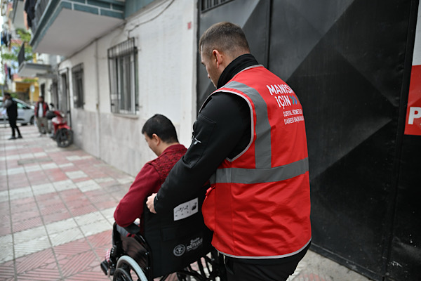 Manisa’da engelli bireylere medikal malzeme desteği sağlandı