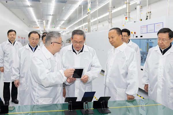 Başbakan Li: Yeni tip elektrik şebekesi inşası hızlandırılmalı<