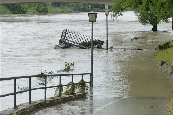  Asya'daki sellerde ölü sayısı 1.100'ü geçti<