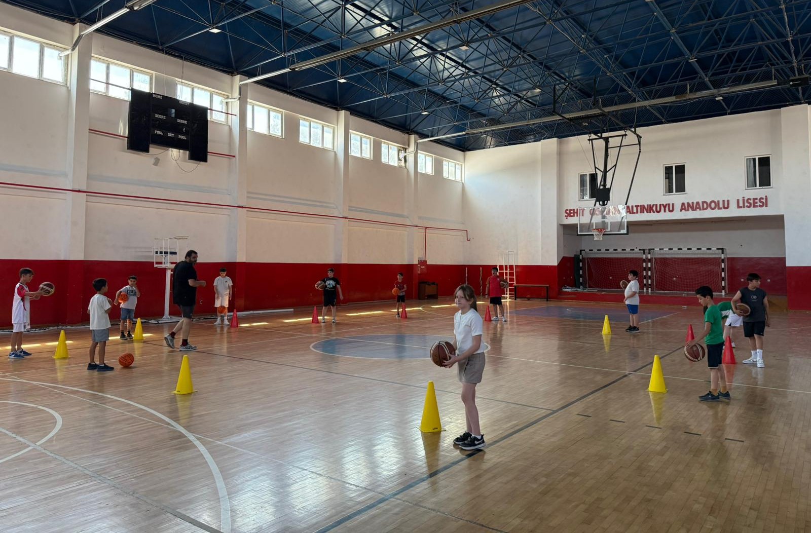 Yalova Belediyesi'nden çocuklara özel basketbol kursu<
