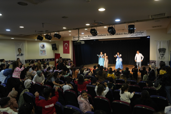 Kartal Belediyesi’nden çocuklara özel Yeni Yıl Şöleni<