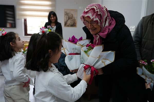 Ertan Uçar Alzheimer Hastaları Gündüz Bakım Merkezi’ne anlamlı ziyaret