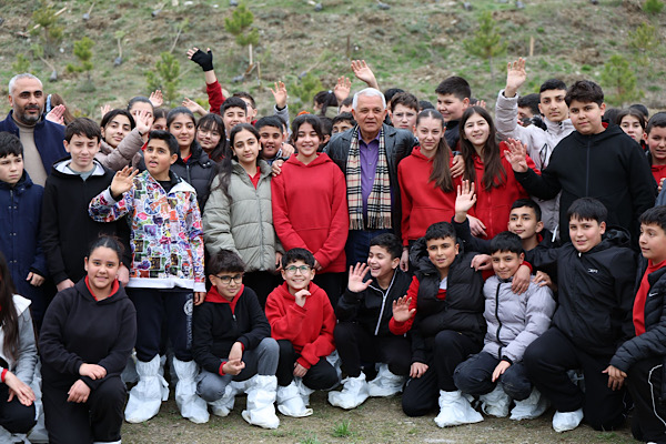 Mamak’ta Dünya Orman Haftası’nda fidanlar toprakla buluştu<