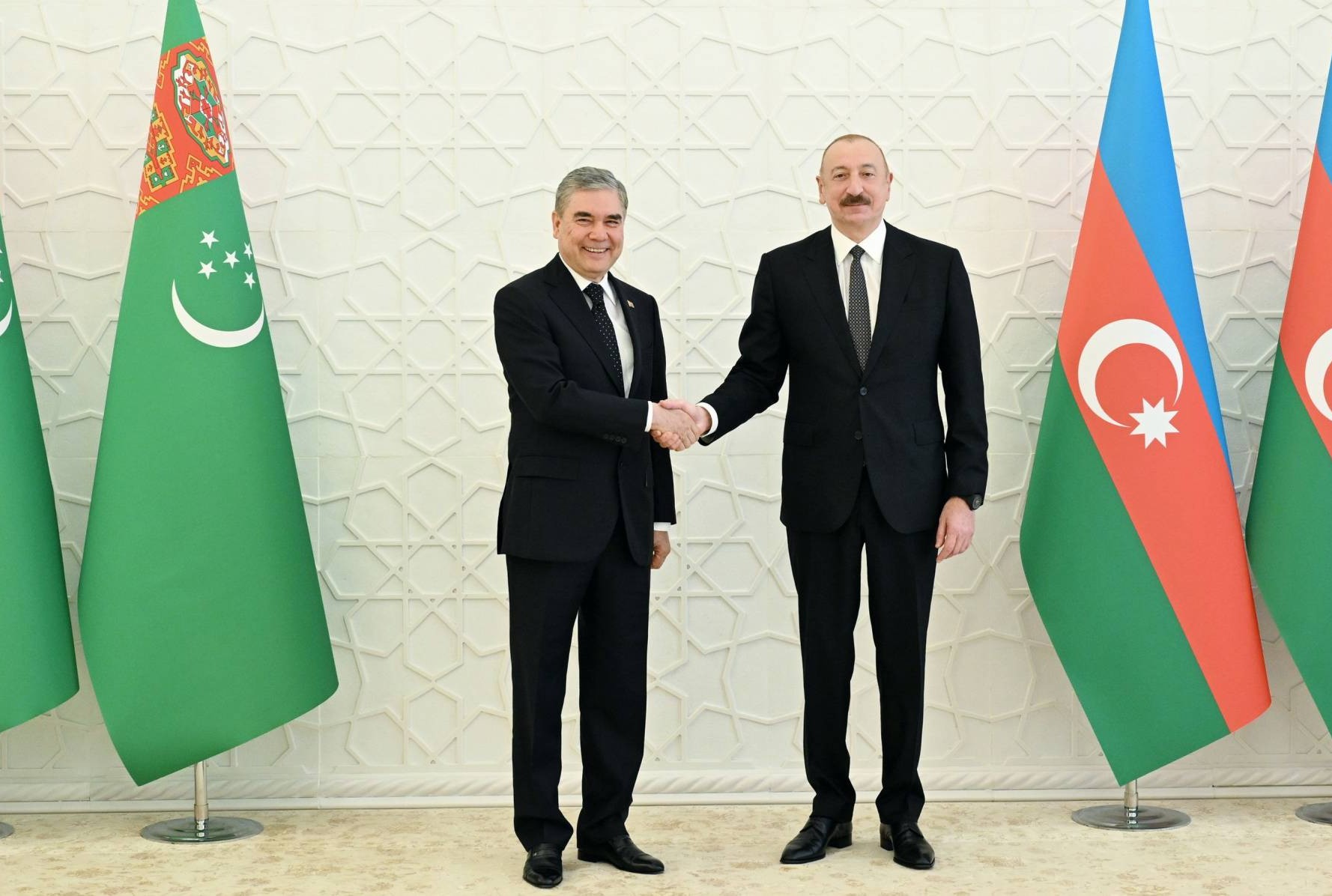 Aliyev, Türkmenistan Halk Maslahatı Başkanı Berdimuhamedov ile görüştü<