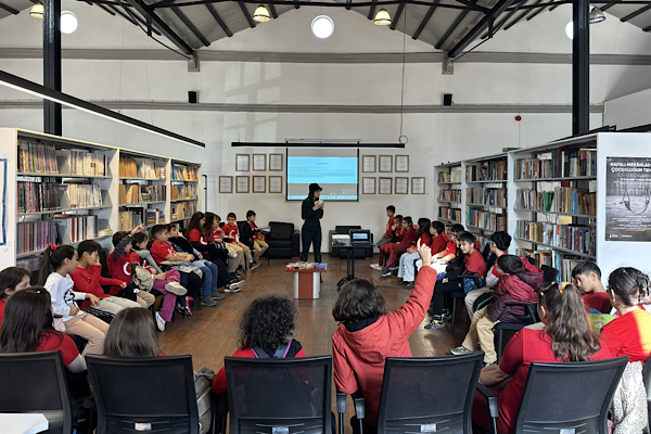 İzmir’de çocuklar için yaratıcı okuma atölyesi başladı<