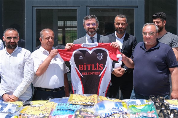 Bitlis Belediyesi’nden amatör spor kulüplerine malzeme desteği<