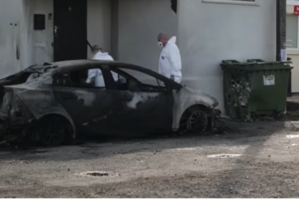 İngiliz polisi, cami kundaklayan şüphelilerin fotoğraflarını yayınladı