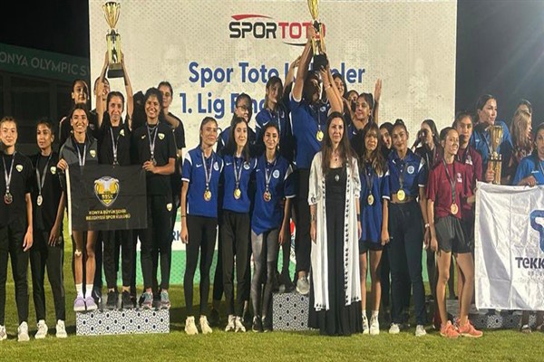 Konya Büyükşehir Belediyespor atletizmde Süper Lig'e yükseldi