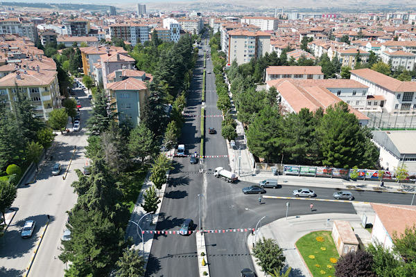 Gazi Caddesi’ndeki yenileme çalışmaları tamamlandı<