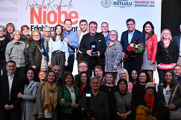 Manisa’da Nebil Özgentürk Söyleşisi gerçekleştirildi<