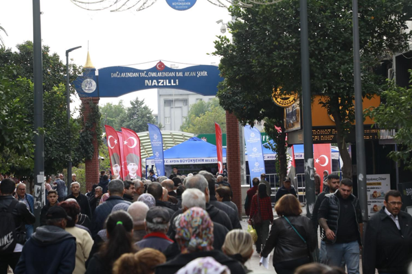 Nazilli vatandaşlara ata tohumları dağıtıldı<