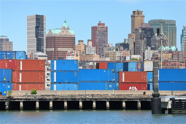 Çin, ABD ürünlerine yönelik bazı ek gümrük vergilerini askıya almaya devam edecek<