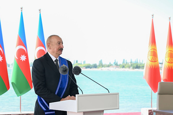 Aliyev, eski Ukrayna Cumhurbaşkanı Yuşçenko ile görüştü<