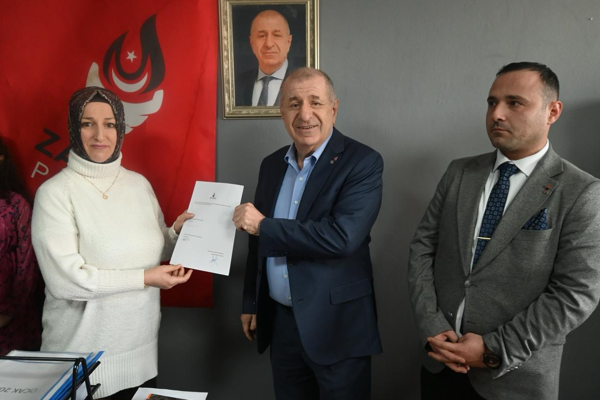 Özdağ’dan Zafer Partisi Bağcılar İlçe Başkanlığı’na ziyaret <
