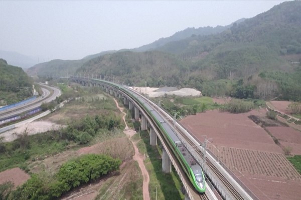 “Çin-Laos demiryolu, Kuşak ve Yol ortak inşasının iyi bir örneğidir”