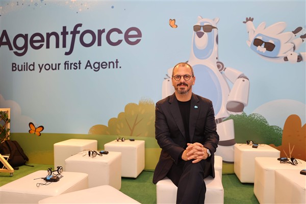“Agentic AI” pazarlamayı nasıl dönüştürüyor ve yatırım getirisini nasıl artırıyor?<