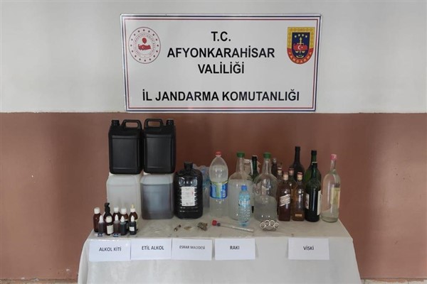 Afyonkarahisar'da 26 litre etil alkol ele geçirildi