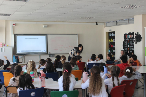 İzmir'de akran zorbalığına karşı nezaket eğitimi verildi<