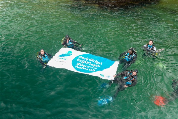 Mavi İz projesiyle deniz kirliliğine sanat dokunuşu<