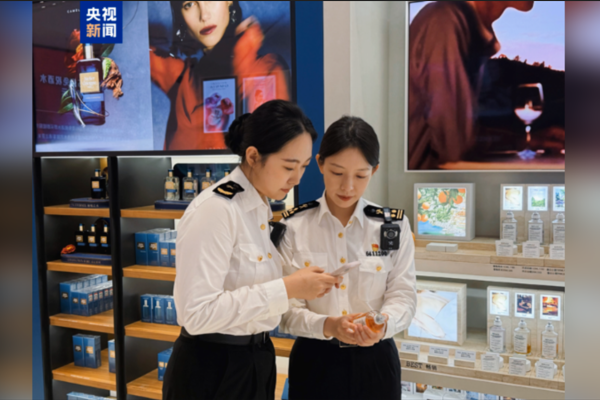 Hainan Adası’nda gümrüksüz alışveriş hacmi 10 milyar yuanı aştı<